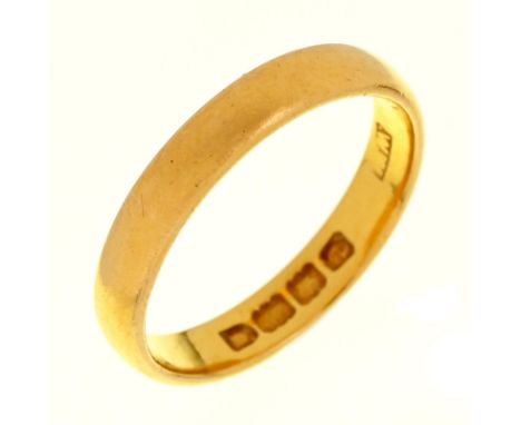 A 22ct gold wedding ring,&nbsp; London 1900, 3.8g Light wear