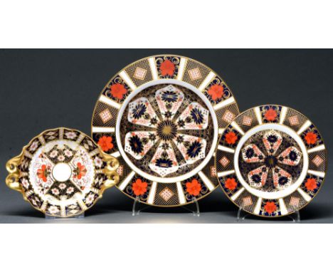 A Royal Crown Derby Witches pattern dish and two Imari pattern soup and side plates, late 20th c, dish 16cm over handles, pri