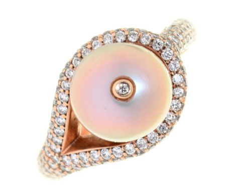 A diamond and grey cultured pearl ring, in 9ct gold, London 2016, 6.6g, size M Light wear scratches on hoop