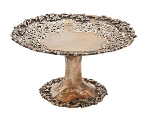 A George V saw pierced silver tazza,&nbsp;with applied grapevine rims, 16.5cm diam, by Edward &amp; Sons, Sheffield 1933, 12o