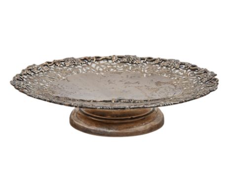 An Elizabeth II saw pierced silver stand, with applied grapevine border, on domed foot, 27cm diam, by Viners Ltd, Sheffield 1