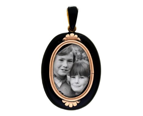 A Victorian split pearl and gold and black enamel locket, 43mm h, 20.7g Good condition