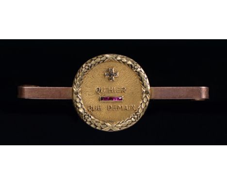 Les Vieux. A French ruby and diamond love token, early 20th c, inscribed QU'HAIR QUE DEMAIN, 18mm diam, by A Augis, maker's m