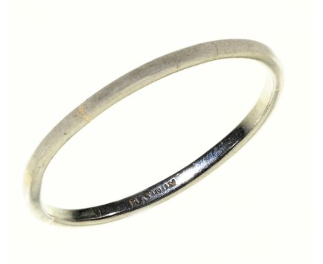 A platinum wedding ring, marked PLATINUM, 3.7g, size 3 Worn
