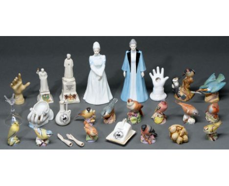 Miscellaneous ceramics, to include Royal&nbsp;Worcester porcelain birds and Coalport figures of Edith Cavell and another nurs