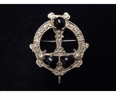 A 20TH CENTURY HALLMARKED SILVER AND BLACK RESIN CELTIC STYLE CIRCULAR BROOCH With Celtic design to rim and set with three bl