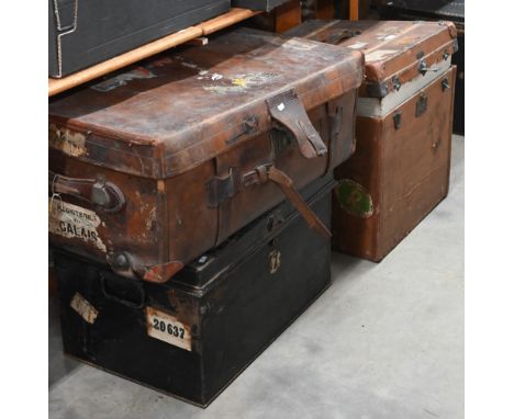 P Blondin (Paris) - a vintage waxed canvas leather and wooden bound cubic trunk with fabric lined interior, 50 cm³ to/w a lea