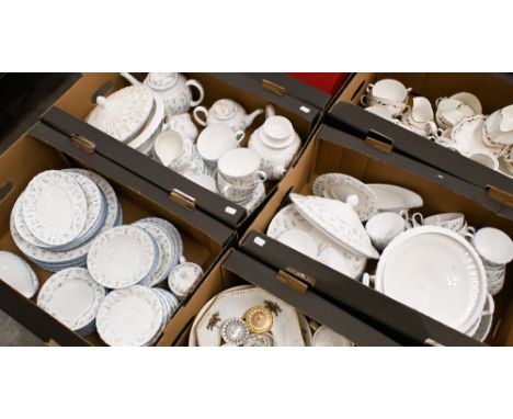 An extensive Royal Worcester 'Forget Me Not' dinner/tea service - 110 pieces approx (3 boxes) 