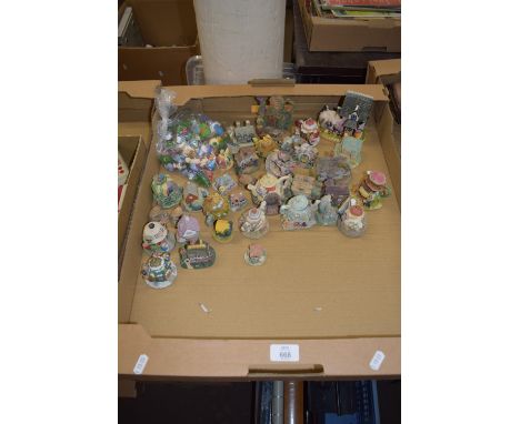 TRAY CONTAINING MINIATURE CHINA ORNAMENTS, NOVELTY CHINA ORNAMENTS