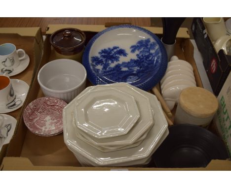 TRAY CONTAINING VARIOUS CERAMICS 