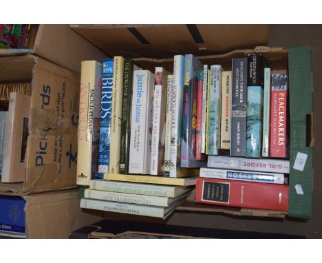 BOX OF MIXED BOOKS - RSPB COMPLETE BIRDS OF BRITAIN AND EUROPE, ART AND ARTIST OF THE NORWICH SCHOOL, THE NEW OXFORD BOOK OF 