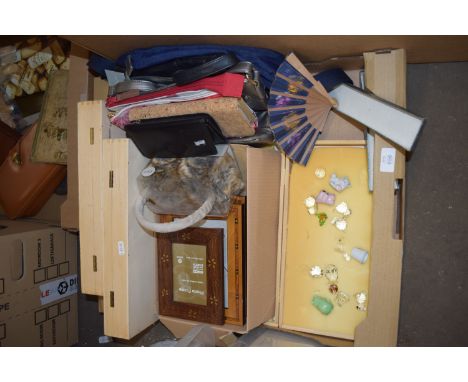 TRAY CONTAINING SUNDRIES TO INCLUDE HANDBAGS, PHOTO FRAMES ETC