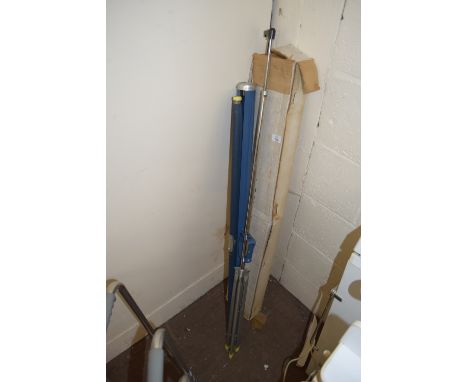 BOXED PROJECTOR SCREEN