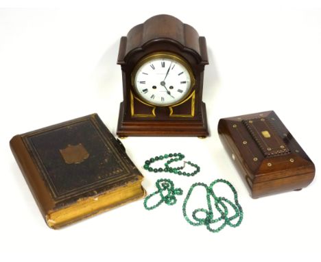 George V mantel clock with a circular white enamelled dial signed "Hamilton &amp; Inches Edinburgh", black Roman numerals, en