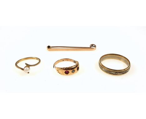 9ct gold jewellery, comprising a yellow and white gold wedding band, size W, 4.3 grams, gold and pearl ring, size M, 1.2 gram