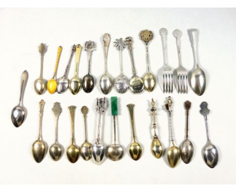 11 silver and enamel souvenir spoons, 8 foreign white metal spoons, 3 Danish enamel spoons and a Norwegian spoon, gross 301gr