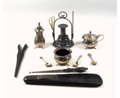 George VI silver 5 piece cruet comprising salt cellar and mustard pot with blue glass liners, pepperette, and 2 small spoons,