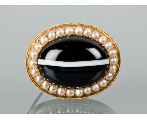 VICTORIAN HARDSTONE AND SEED PEARL BROOCH
of oval form, set with an oval banded hardstone surrounded by seed pearls, unmarked