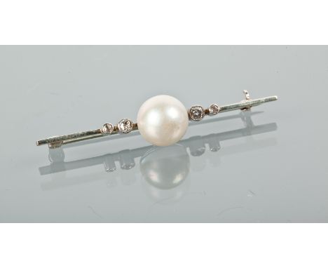 EARLY TWENTIETH CENTURY PEARL AND DIAMOND BAR BROOCH
set with a large white pearl 11mm diameter, flanked by four graduated ol
