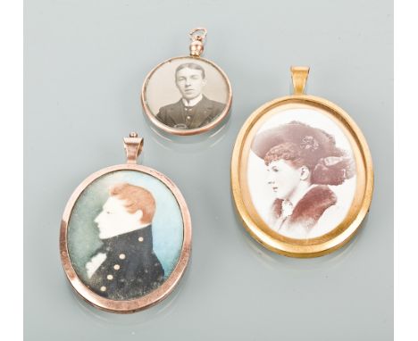 GEORGE III PORTRAIT MINIATURE OF A GENTLEMAN
in a pendant of oval form, the gentleman facing his right and in military dress,