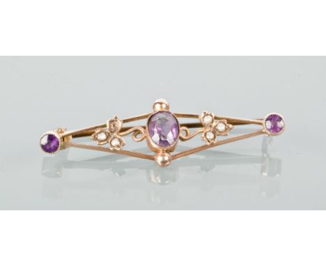 EDWARDIAN GOLD AMETHYST AND SEED PEARL BAR BROOCH
of openwork form, with a central oval amethyst, marked 9ct, note: missing o