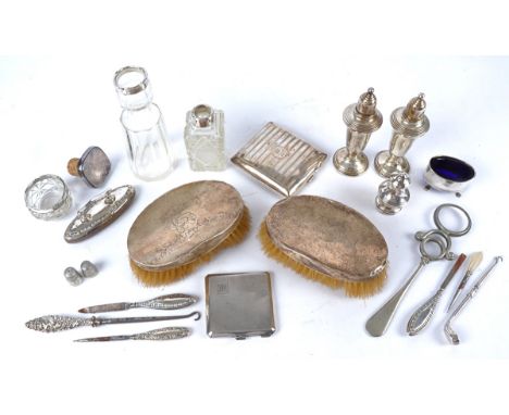 A 1925 Sheffield hallmarked silver button hook taking the form of a golf club,  length 13cm, together with a small quantity o