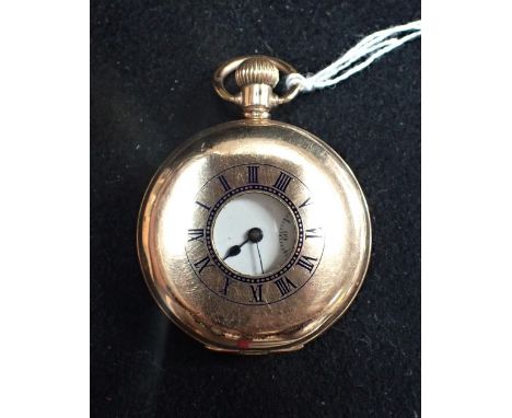 A GENTLEMAN'S YELLOW METAL HALF HUNTING CASE POCKET WATCH, the white enamel dial with Roman numerals and subsidiary dial