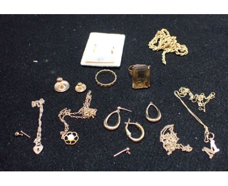 A COLLECTION OF GOLD AND YELLOW METAL JEWELLERY, to include a 9ct gold dress ring