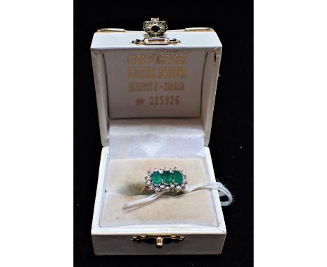 A 9 CT YELLOW GOLD DRESS RING, set with green and clear stones, ring size O