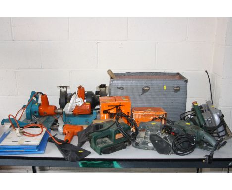 A COLLECTION OF VINTAGE AND MODERN POWER TOOLS including a Bosch circular saw (fail PAT), a Bosch belt sander, a Pro User bel