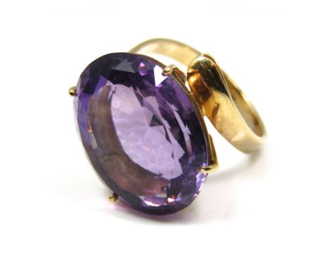 An 18ct ring set with a large amethyst, 10mm x 15mm