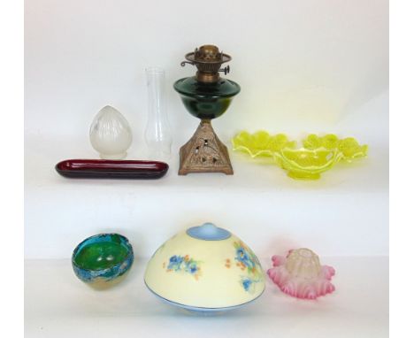 Mixed miscellaneous glass lot to include an Edwardian oil lamp with green glass reservoir, three vaseline glass bowls, Victor
