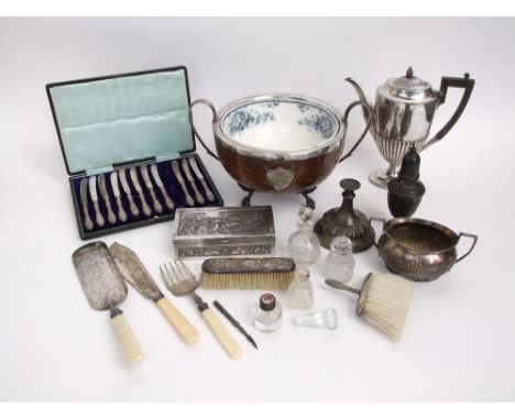 Mixed lot of silver and silver plate to include a good Mappin and Webb oak and silver plated fruit bowl with twin handles, pa