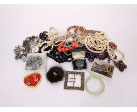 Costume jewellery to include a 9ct pair of hoop earrings and a jade type bangle (small items in cabinet)