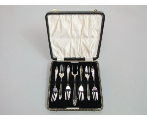 A cased art deco silver dessert suite comprising a serving two pronged fork and six further silver dessert forks, maker - ASP