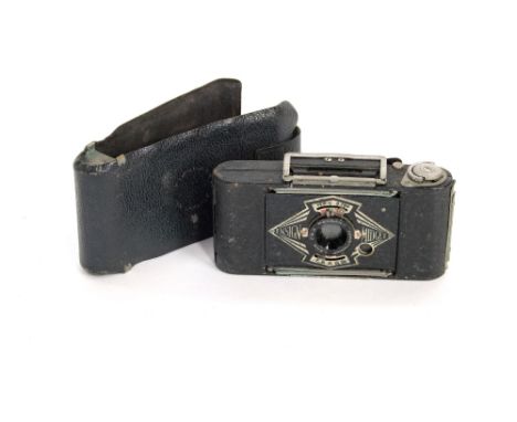 Houghton-Butcher Ensign Midget camera model 55 with outer casework