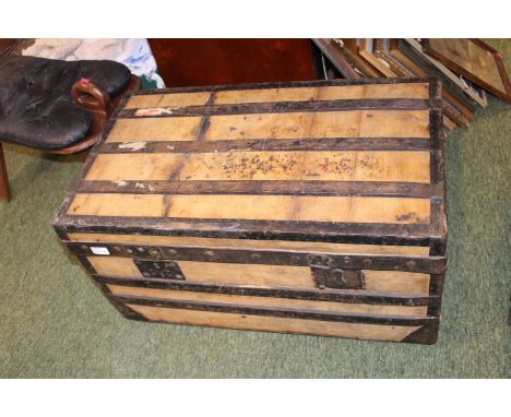 Edwardian Wood panelled and metal fitted travelling trunk 