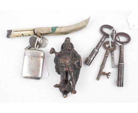 Vintage Milners Cylindrical Safe Key, other keys and assorted small collectables 