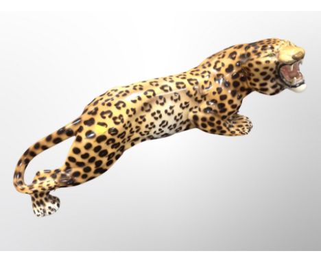 A ceramic figure of a cheetah, length 80 cm 