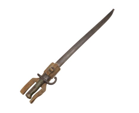 A 19TH CENTURY FRENCH 'YATAGHAN' BAYONET AND SCABBARD. With a 57 cm yataghan blade with pointed tip, single edge and broad fu