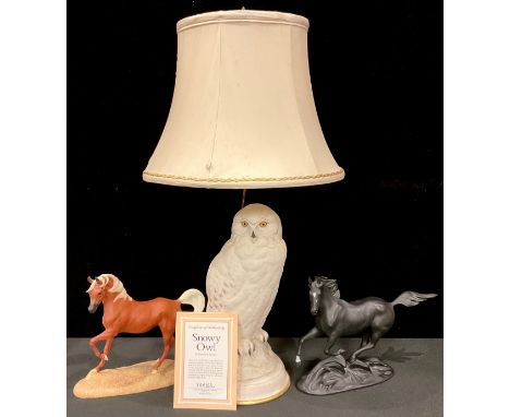 A Franklin Mint table lamp, Snowy Owl, by Raymond Watson, 32.5cm, certificate; a Franklin Mint porcelain model of a horse, My