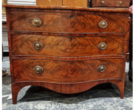 Georgian mahogany serpentine chest of drawers&nbsp;having three long drawers of graduating form, raised on bracket feet, with