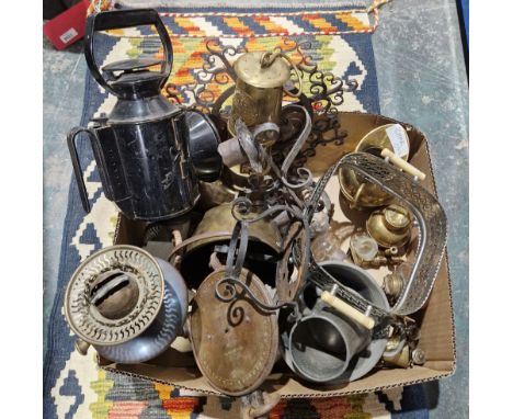 Assorted metalware&nbsp;including a Victorian footed copper and brass-mounted oil lamp, a pewter bowl engraved 'BMED/1741', a
