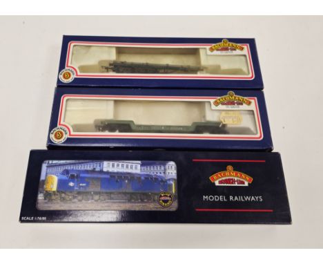 Bachmann Branch-line 00 gauge 32-477 Class 40 DIesel D325 split head code green together with 2 X 32-925 30-ton bogie bolster
