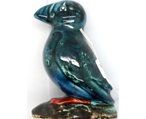 Anita Harris puffin signed in gold, H: 12 cm, no cracks, chips or visible restoration. P&amp;P Group 2 (£18+VAT for the first