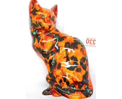 Anita Harris cat signed in gold, H: 22 cm, no cracks, chips or visible restoration. P&amp;P Group 2 (£18+VAT for the first lo