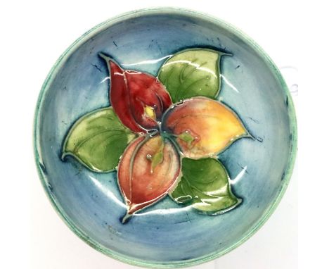 Moorcroft small footed bowl, D: 75 mm. P&amp;P Group 1 (£14+VAT for the first lot and £1+VAT for subsequent lots) 