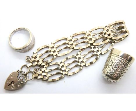 Hallmarked silver gate bracelet, 925 silver ring and thimble, combined 27g. P&amp;P Group 1 (£14+VAT for the first lot and £1