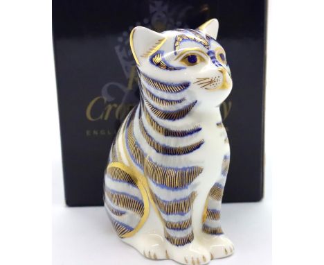 Royal Crown Derby kitten gold stopper, boxed, H: 8 cm. P&amp;P Group 1 (£14+VAT for the first lot and £1+VAT for subsequent l