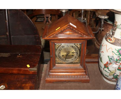 An Edwardian oak cased mantel clock with eight day striking movement 